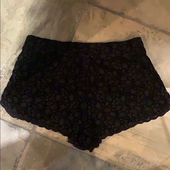 Aritzia lace shorts - Picture 2 of 2